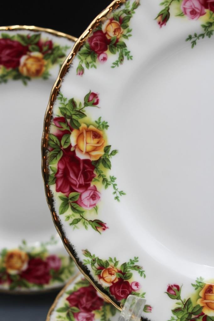 Royal Albert Old Country Roses Porcelain Set of 12 Bread Plates 6 1/8″