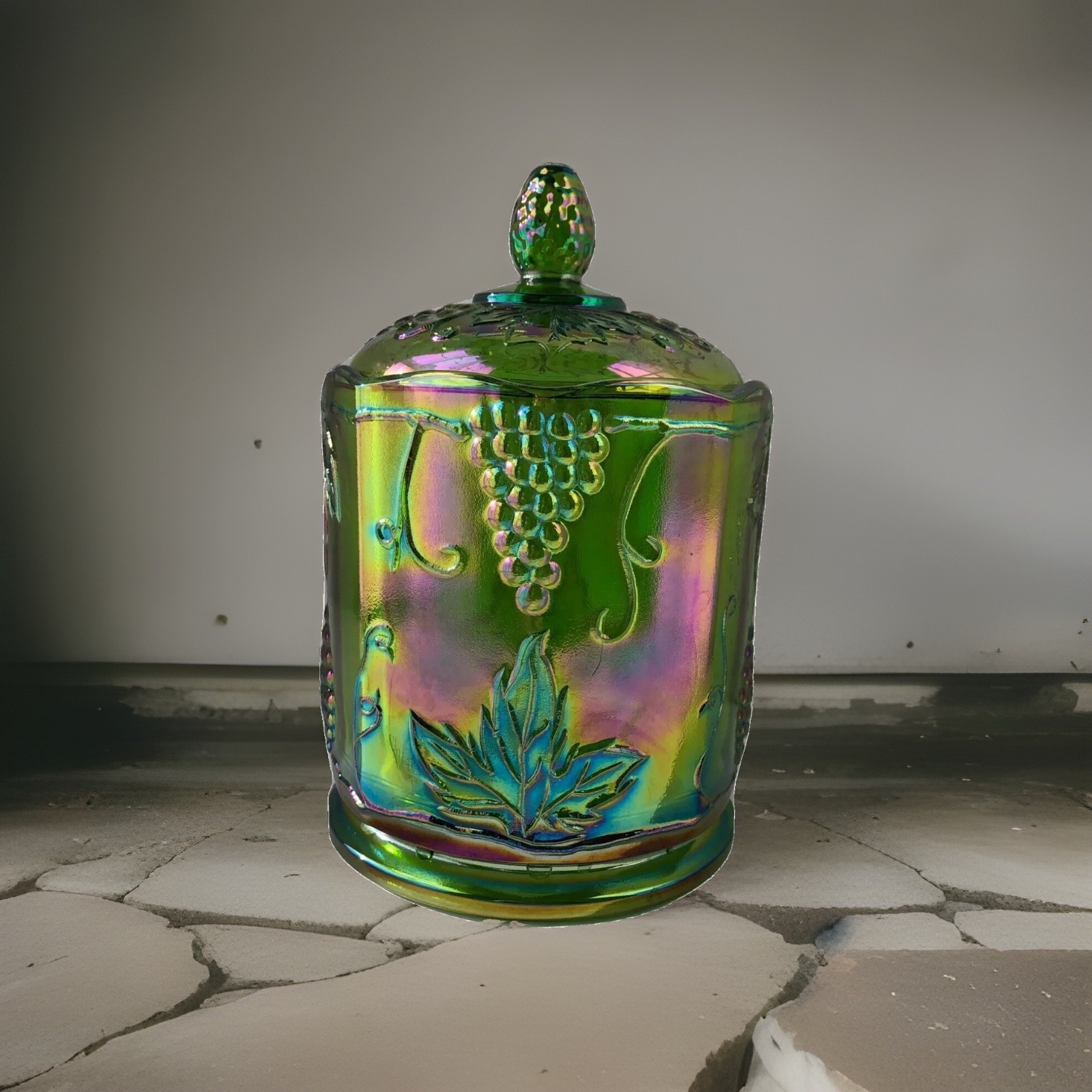 VINTAGE INDIANA GREEN GRAPE HARVEST CARNIVAL GLASS IRIDESCENTCANISTER/JAR LIDDED