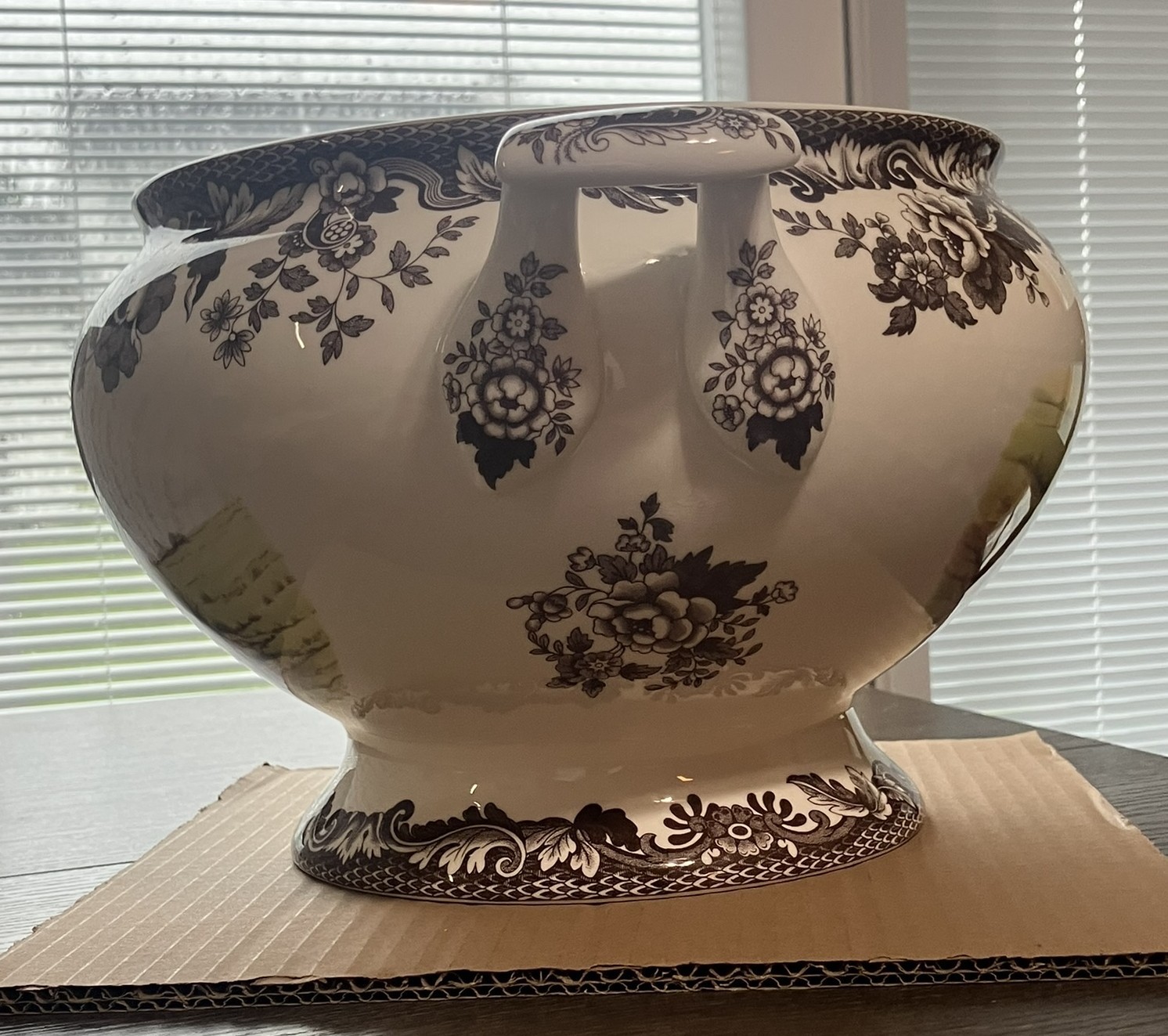 NEW – Spode Woodland 4.25 quart Covered Soup Tureen *CRACKED* – FREE SHIPPING!!!