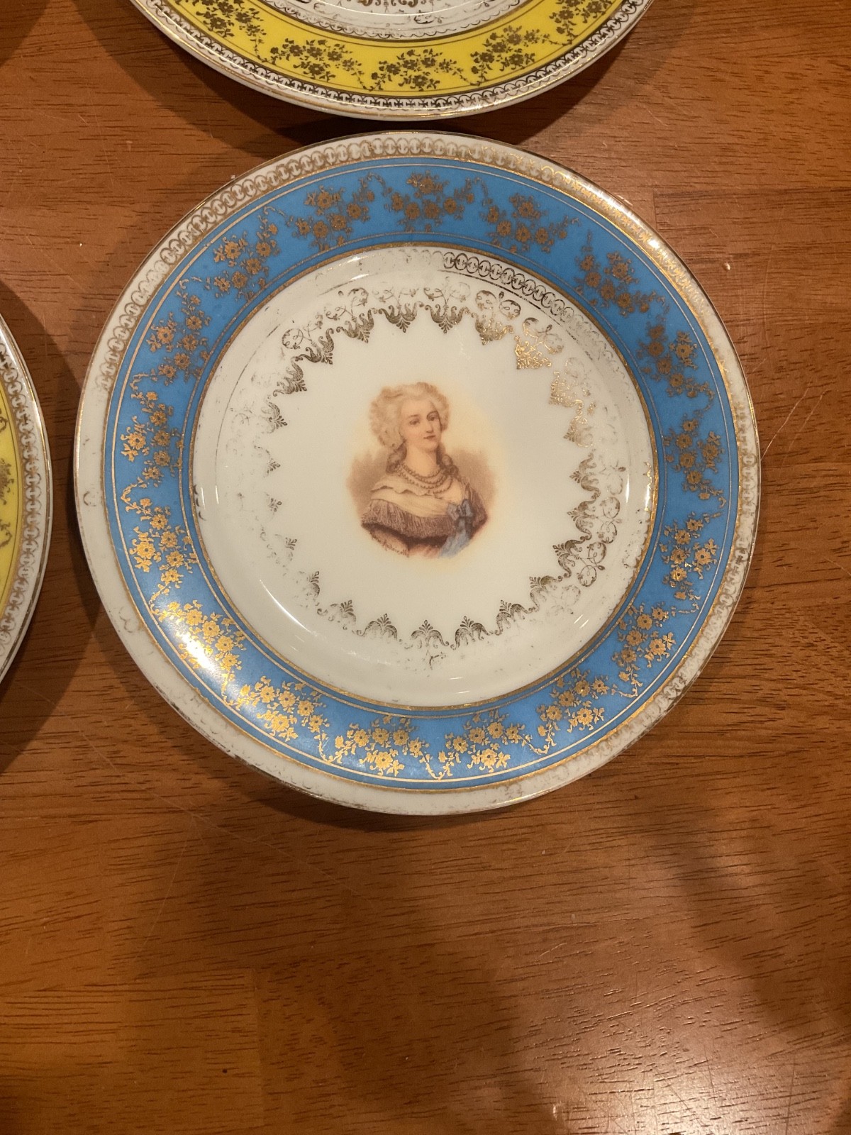Set of 6 Victoria Carlsbad Gilt Portrait Plates, 1894-1918 – named portraits