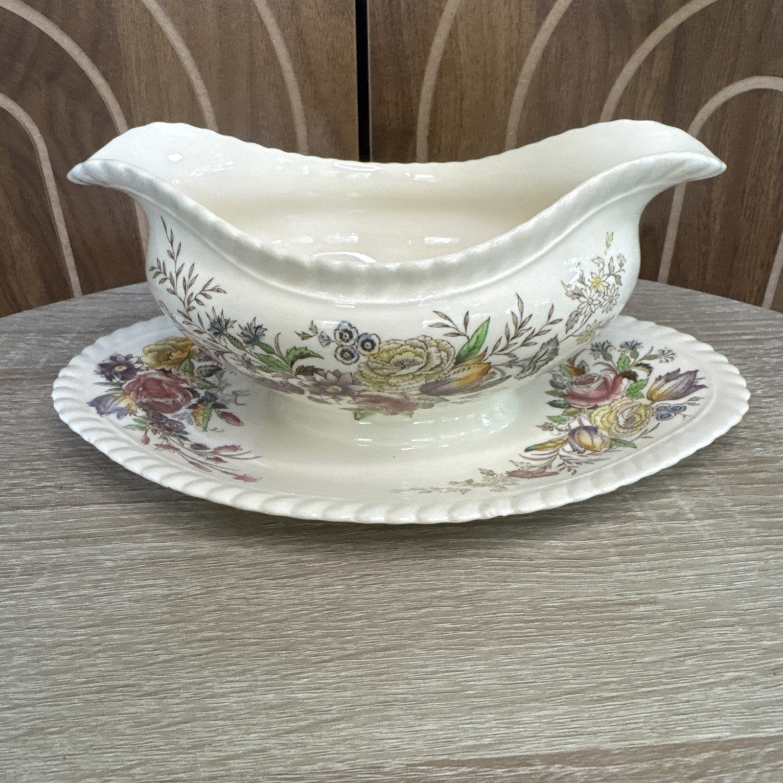 Vint. Johnson Bros. England Windsor Ware Garden Bouquet Gravy Boat w/Underplate