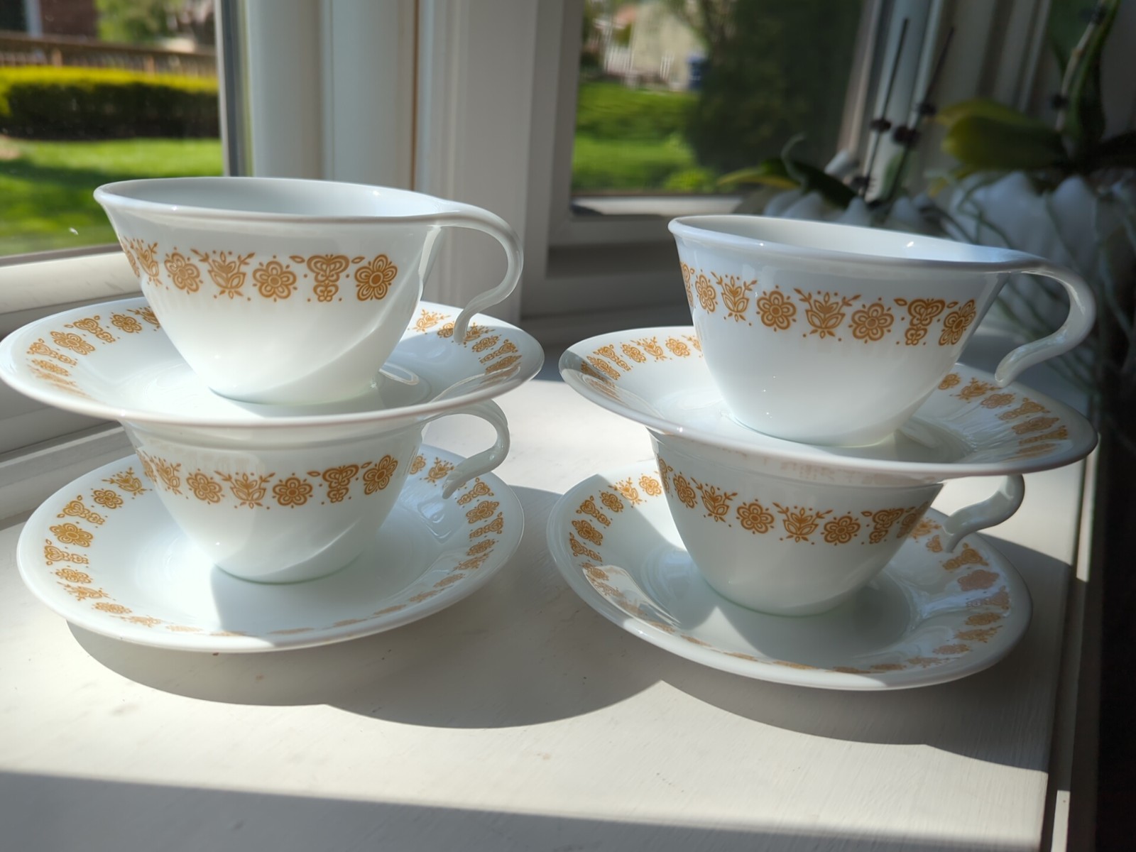 Vintage 8pc Set CORELLE BUTTERFLY GOLD Hook Handle Coffee Tea Cups with Saucers