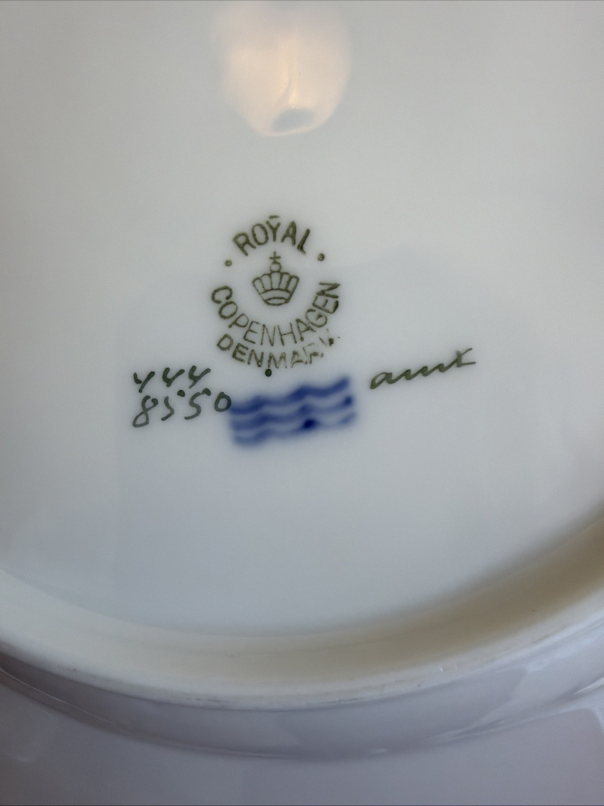 Royal Copenhagen Henriette Luncheon Plates 8 3/4″ New