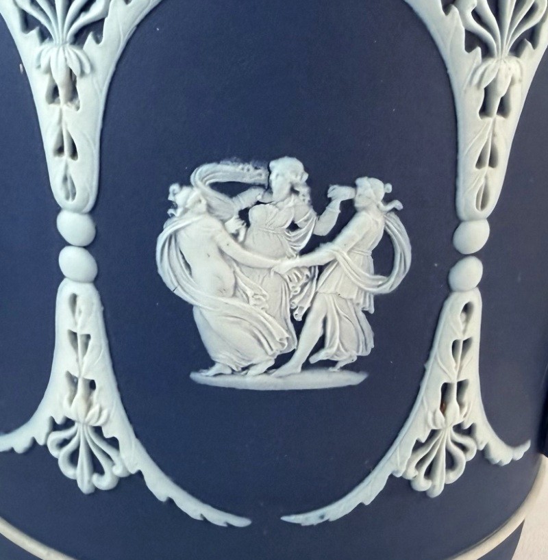 Antique 1903 Wedgwood Jasperware Dark Cobalt Blue Dip 3-Handled Loving Cup / Tyg