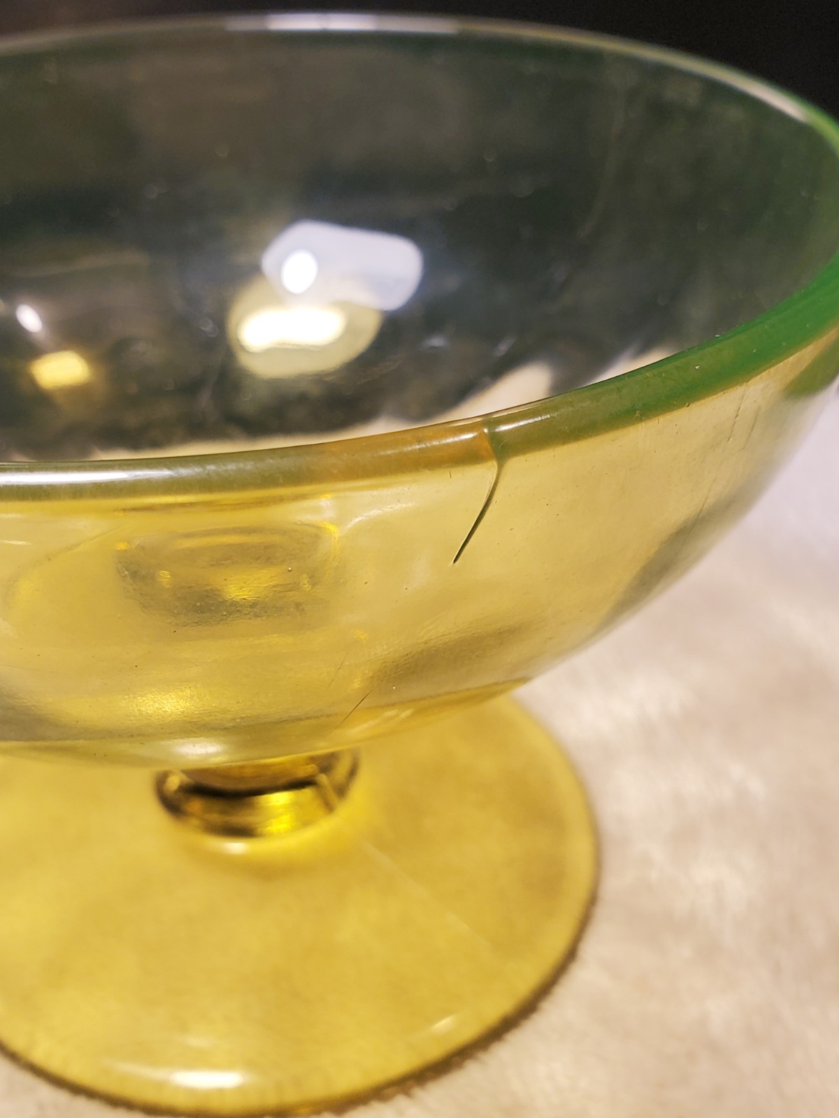 VINTAGE Fostoria Uranium glass candy dish with lid *small Crack