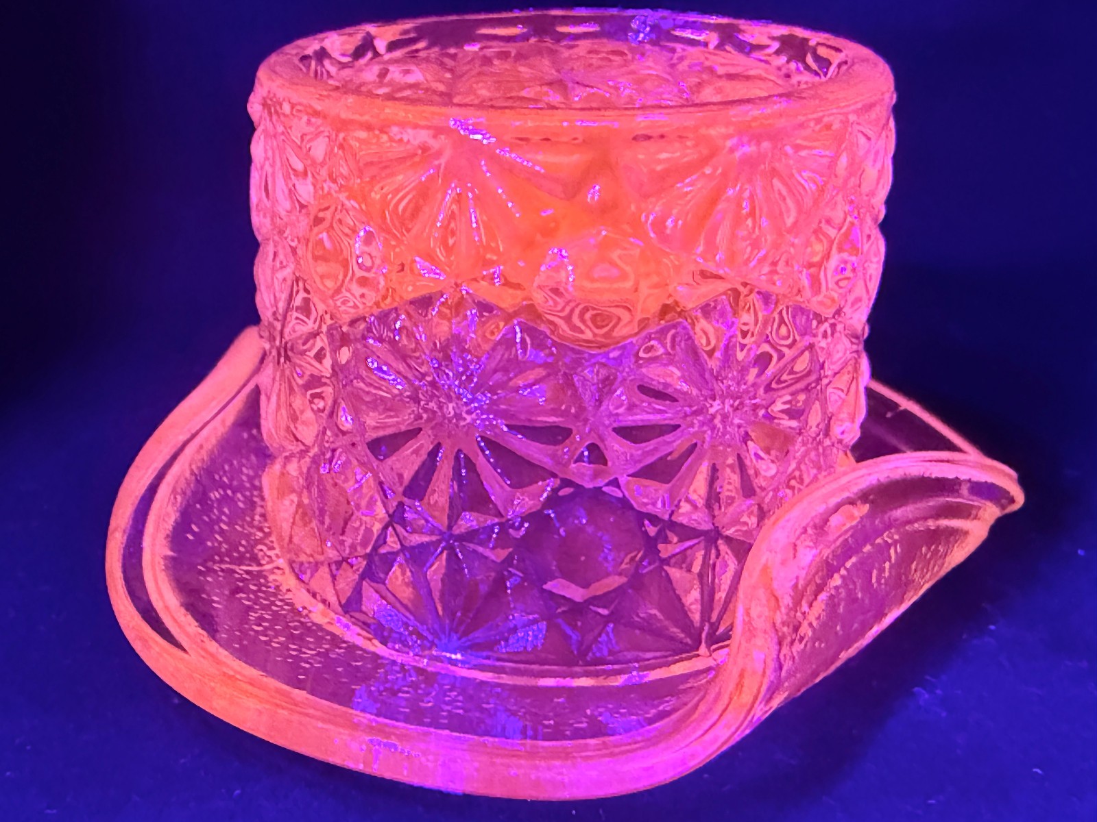Green Vaseline glass uranium Daisy and button Top hat toothpick holder selenium
