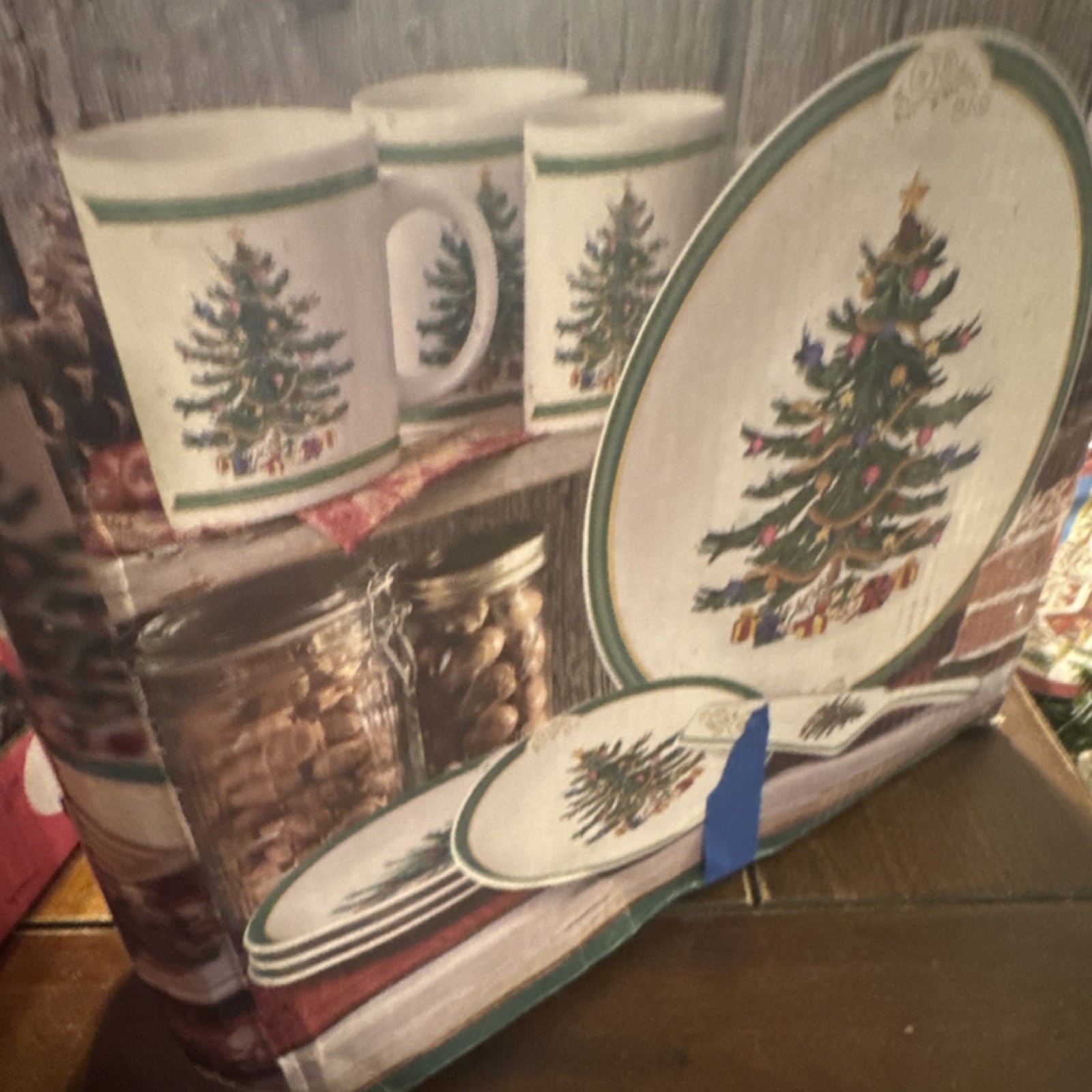 Holiday Home Ceramic Christmas Tree 10 Piece Dinner Set Dinner Plates & Mugs