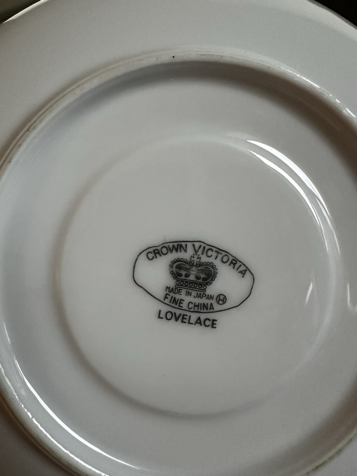 Crown Victoria Lovelace Fine China Dinner Set White/Silver Japan Plates & Saucer
