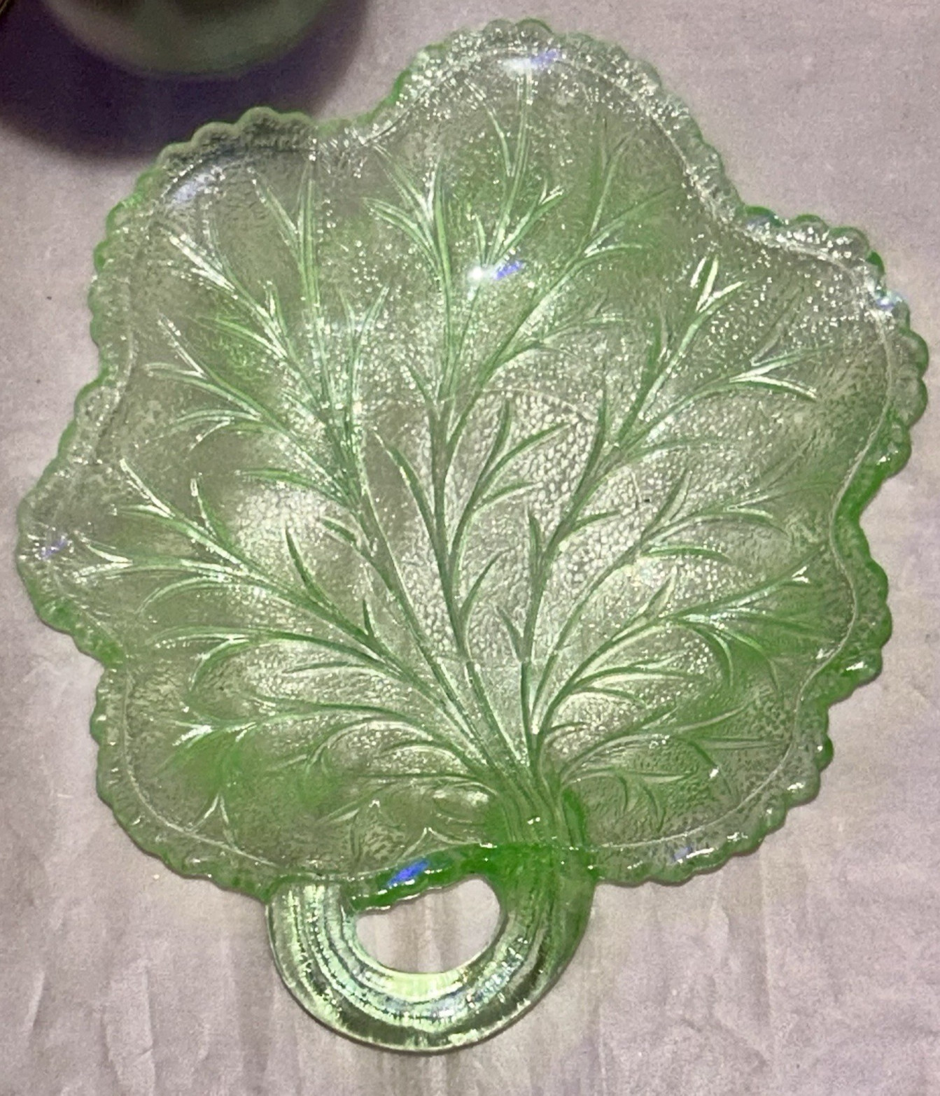 Vintage Unmarked Green Glass Leaf Handled Candy Dish Glossy Finish Uranium Glass