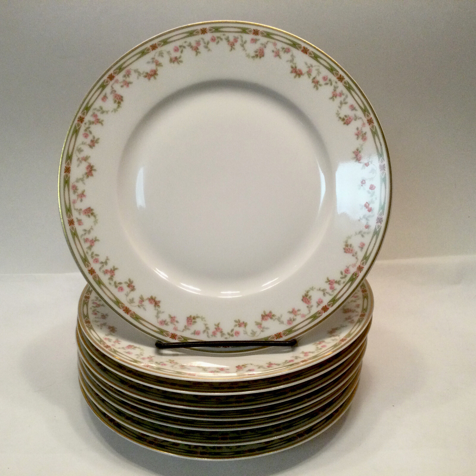 Theodore Haviland Schleiger 346 Luncheon Plate Limoges Geometric & Roses Border