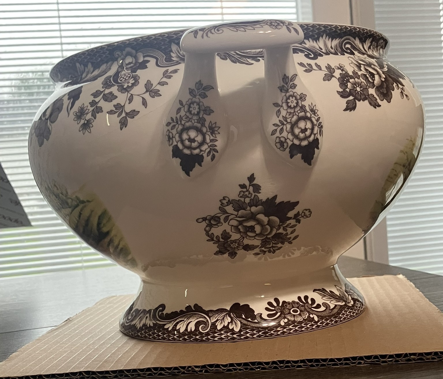 NEW – Spode Woodland 4.25 quart Covered Soup Tureen *CRACKED* – FREE SHIPPING!!!