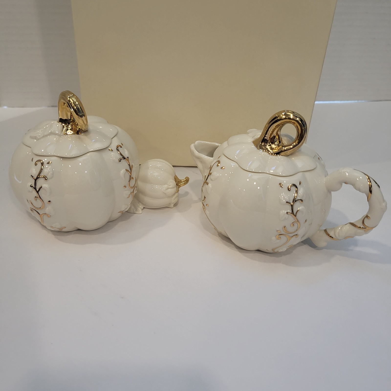 Lenox Ivory Pumpkin Sugar & Creamer Pumpkin Home Decor Collection 2004