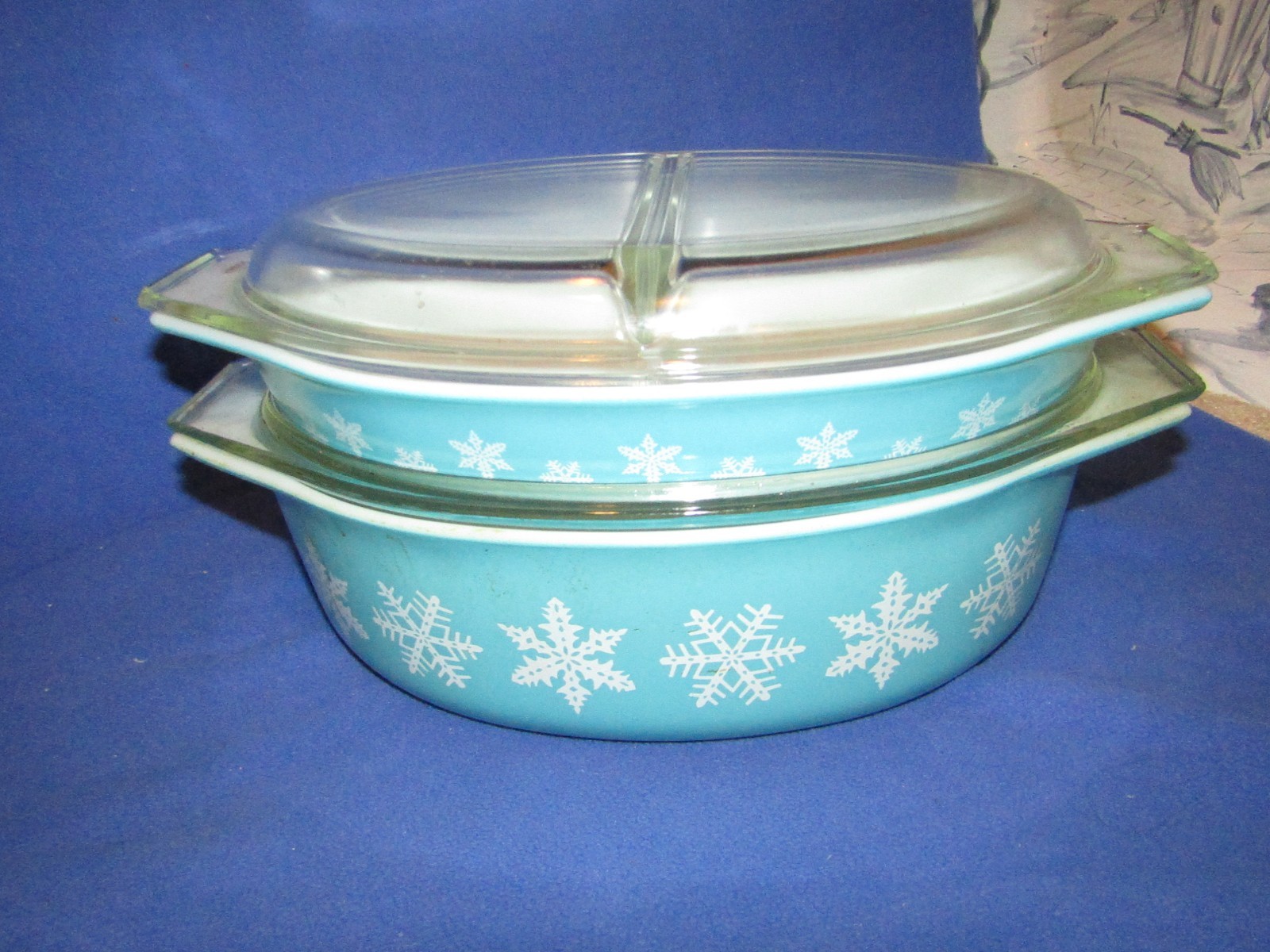 Set of 2 Vintage Pyrex Turquoise & White Snowflake Casserole Dish w Lid Covered