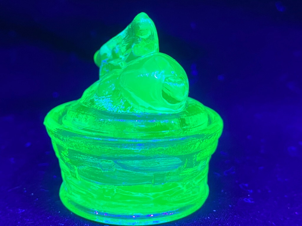 Green Vaseline uranium glass bunny rabbit on nest basket Easter glows teal blue
