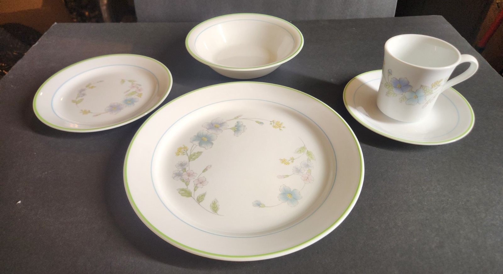 Corelle Pastel Bouquet Vintage 20 Pc Set Dinner & Bread Plate/C&S Salad Bowl
