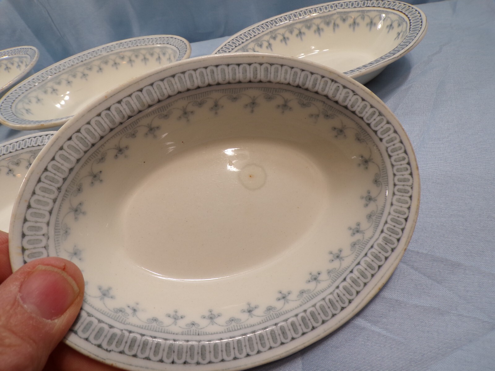 Set of 8 Johnson Brothers Senora Oval Berry Fruit Sauce Bowls 5 3/4″ Long