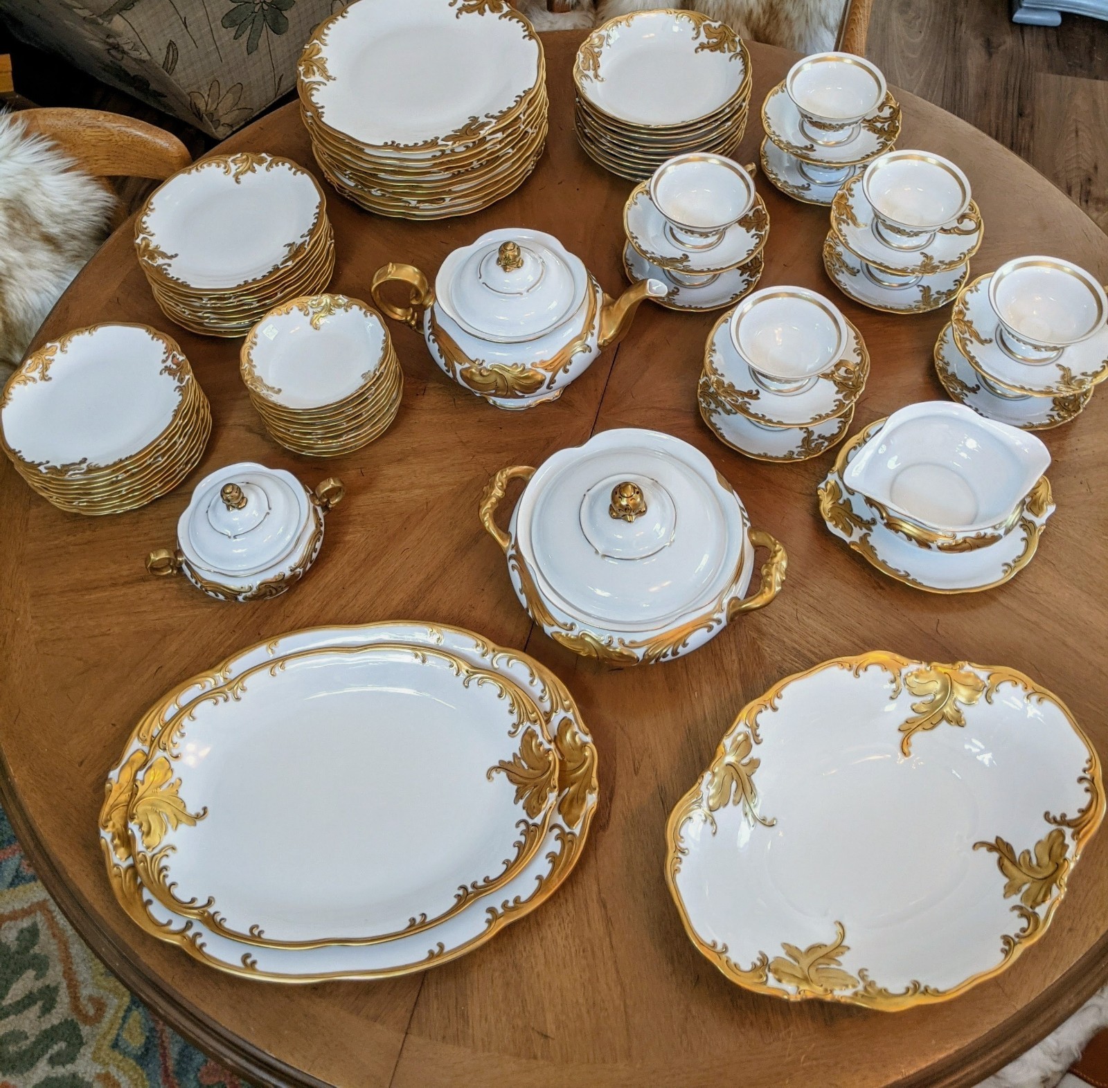 WALBRZYCH WAWEL CHINA POLAND GOLD GILDED EDGE COMPLETE SERVICE FOR 10 UNBOXED
