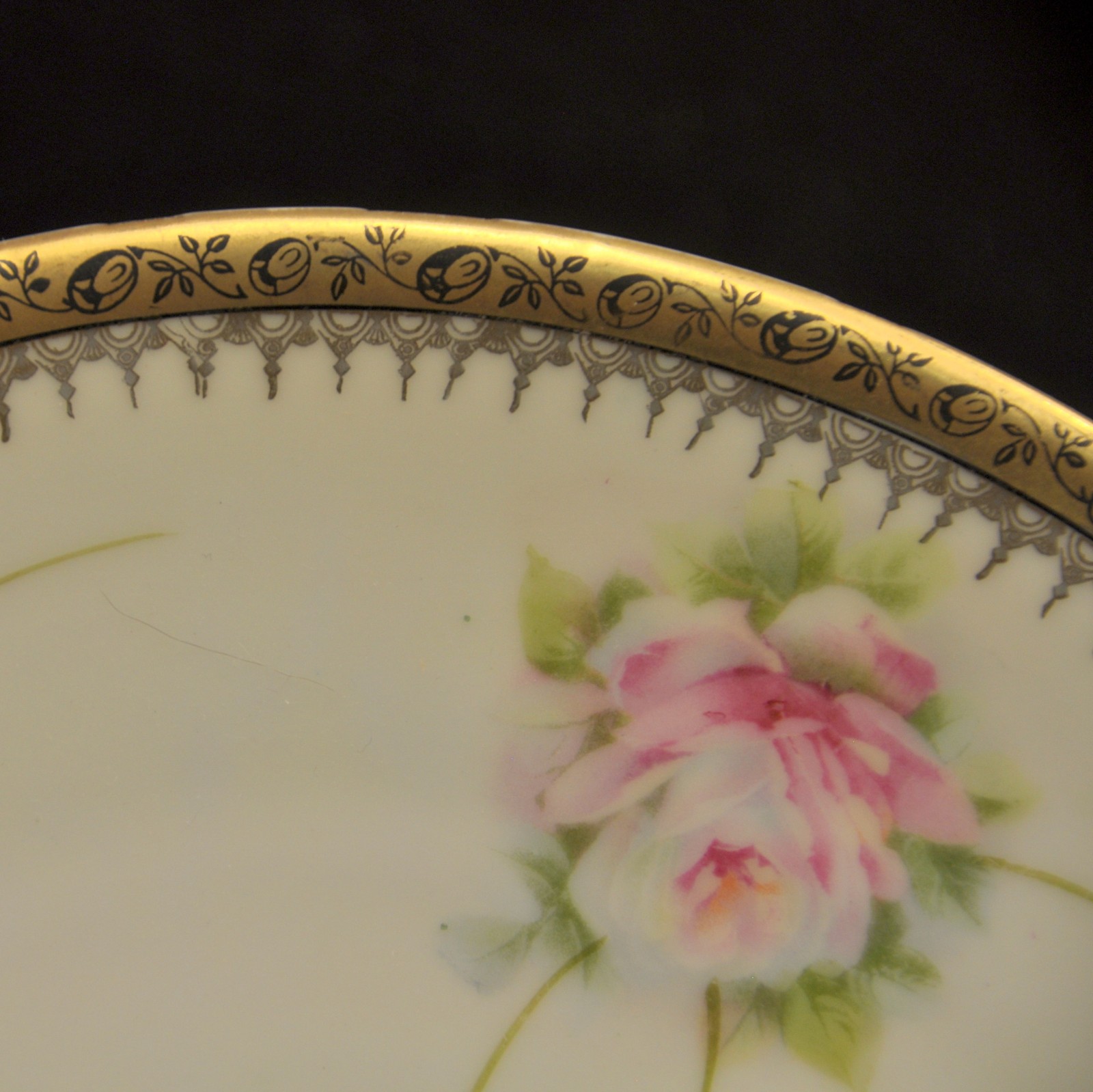 PM Moschendorf Bavaria Plate 8 3/4″ Roses w/Gold w/Black Scrollwork 1895-1910