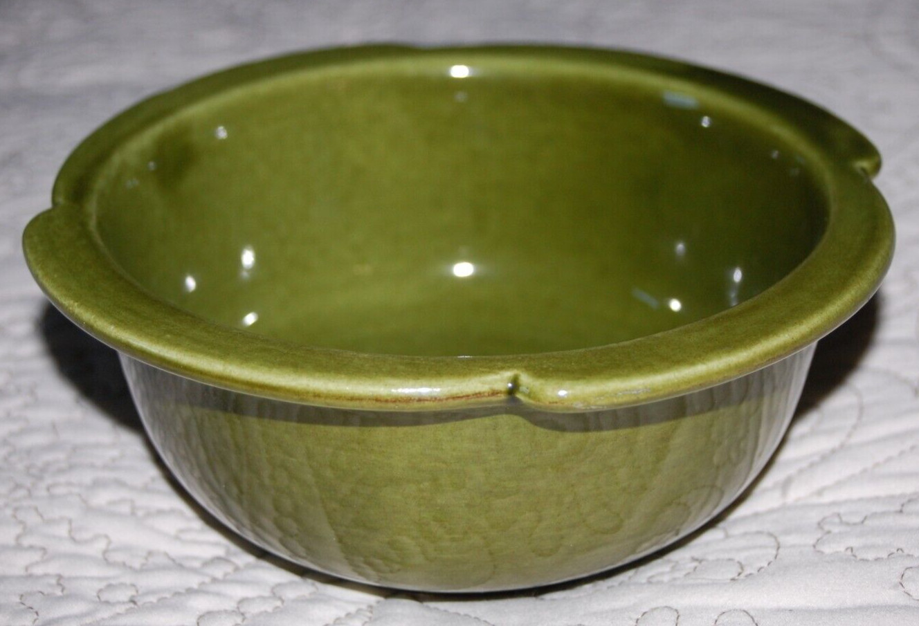 California USA #528 Green Bowl Vintage 5 1/2 Inch Diameter 2 1/2 Inches Tall