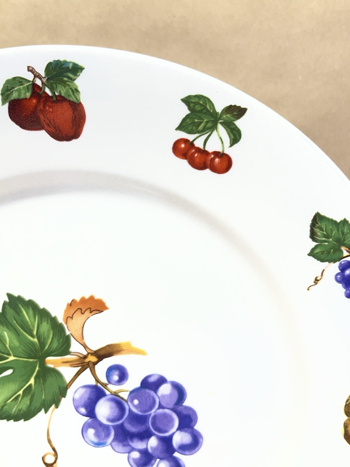 Delicious Tabletops Dinner Plate 10 3/4” PURPLE GRAPES Fruit Border Apples, Pear
