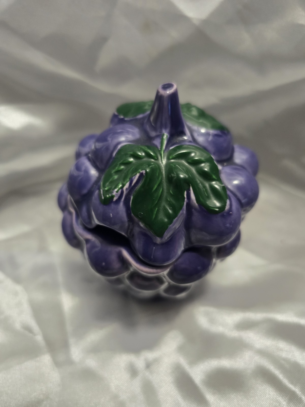 Vintage 5″ Purple Grape Cluster Ceramic Covered Dish Sugar Trinket Box…