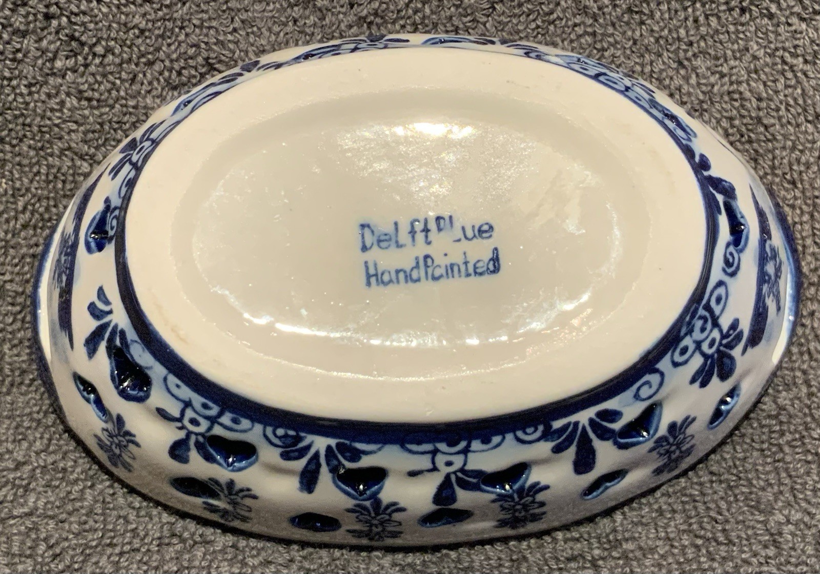 Vintage Hand Painted Delft Blue Oval 5”L x 3.25”W x 1 7/8”H Trinket Dish