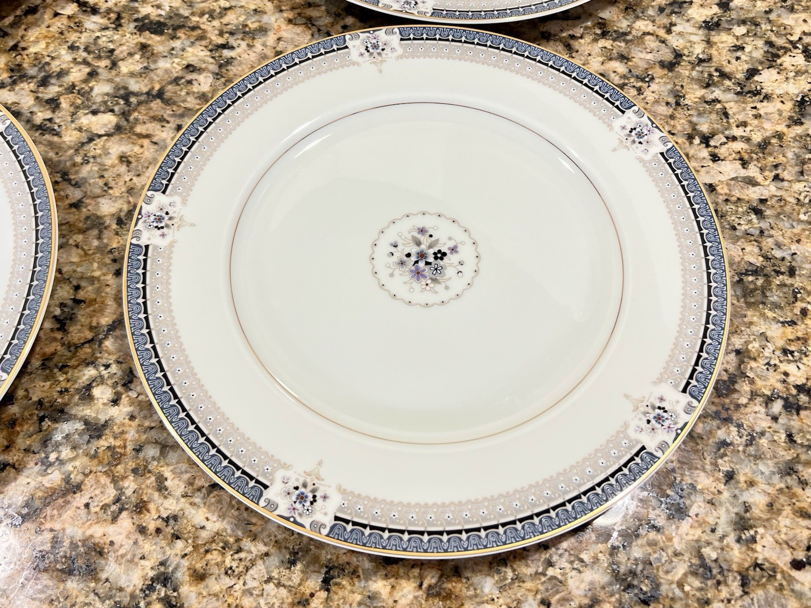 VTG 5 Pc Mikasa Grande Ivory 12 Chop Plate 10-7/8 Floral Porcelain Dinner Plates