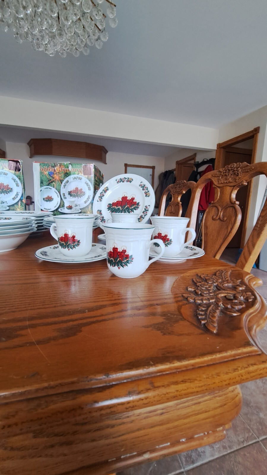 GEI Vintage Beautiful Christmas Candle Pattern 31 Piece Dinnerware Grouping