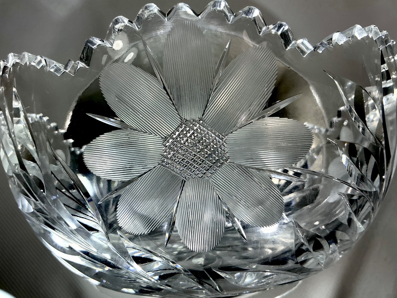 American Brilliant Cut Glass Crystal 9″ Large Heavy Centerpiece Bowl Antique