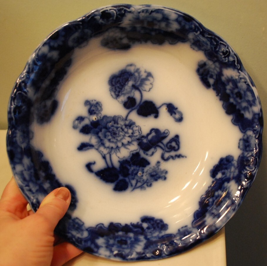 New Wharf Pottery Antique FLOW BLUE England CAMBRIDGE 9” Serving Bowl c. 1877