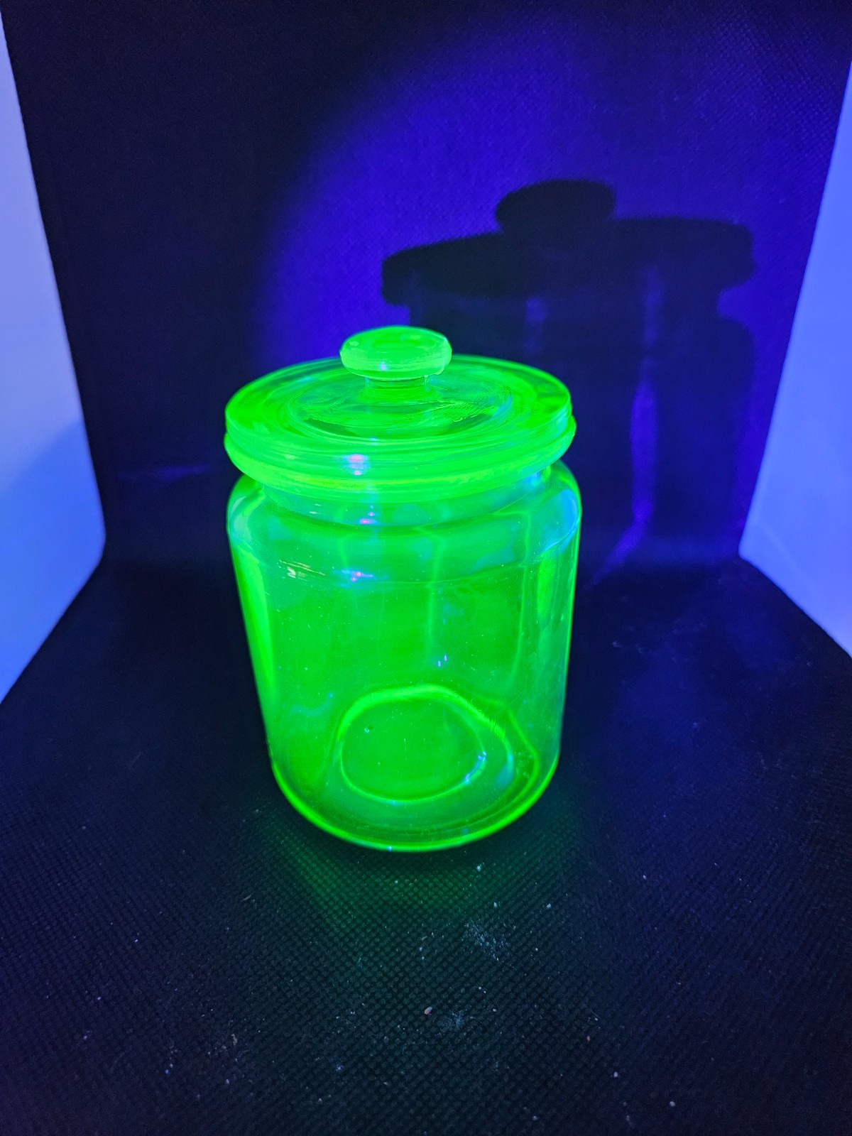 Vintage URANIUM Green DEPRESSION GLASS Vaseline Jar CANISTER With 1 Lid