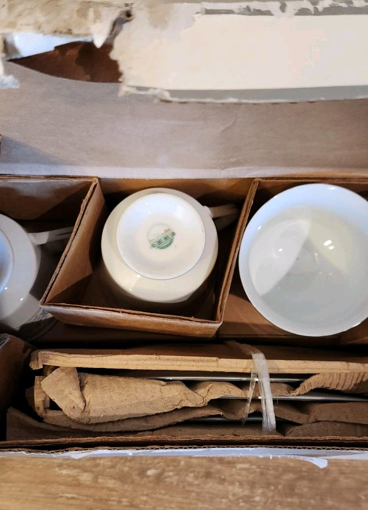 Vtg Sheffield BLUE WHISPER Porcelain Dinnerware Service for 4 Plates, Bowls NEW