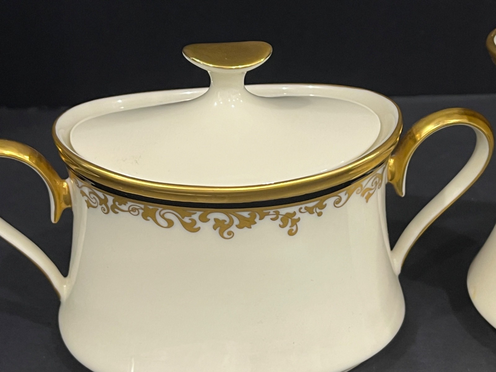 PERFECT LENOX CHINA ECLIPSE CREAMER AND SUGAR BOWL WITH LID FIRST QUALITY