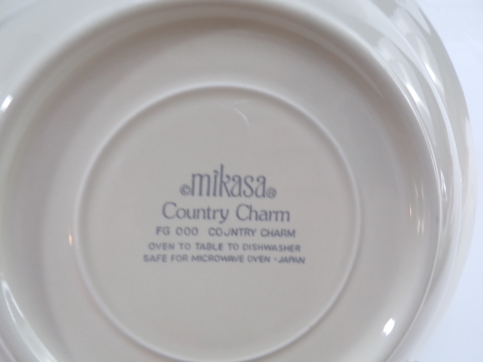 Mikasa Country Charm Large Serving Bowl Japan Beige Gold Scallop Edged FG000 b23