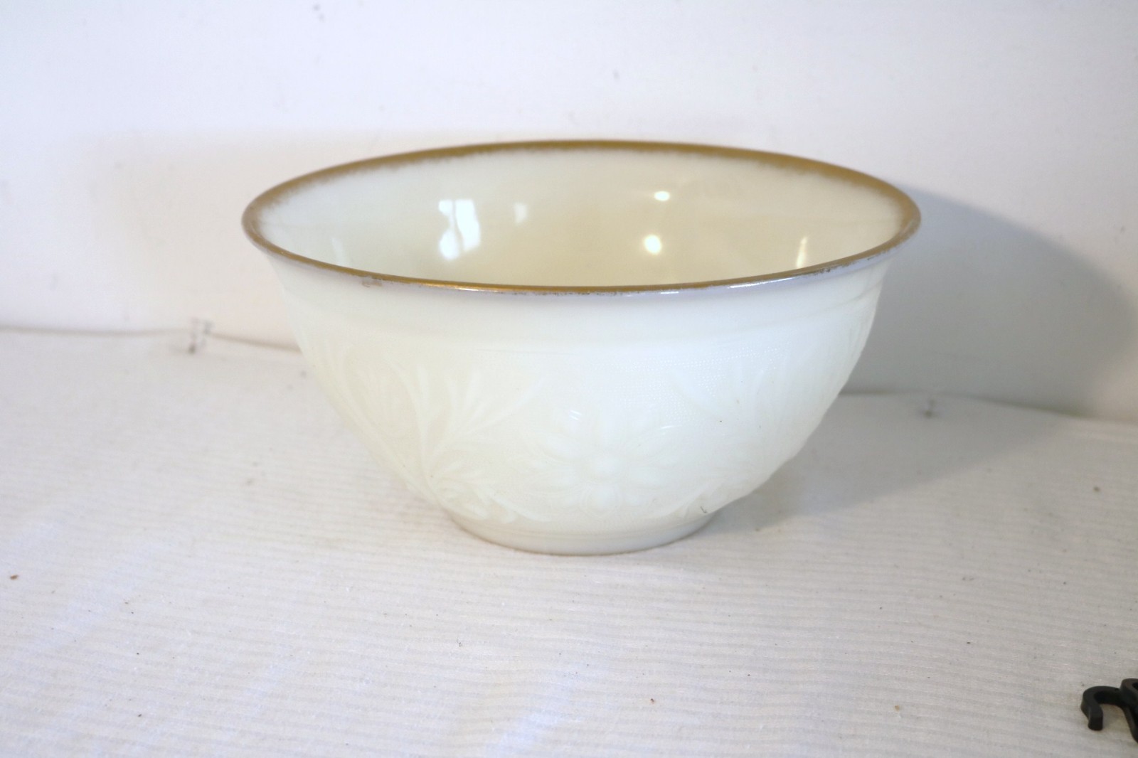 ANCHOR HOCKING SANDWICH IVORY GLASS GOLD TRIM USA 15-Piece Punch Bowl Set