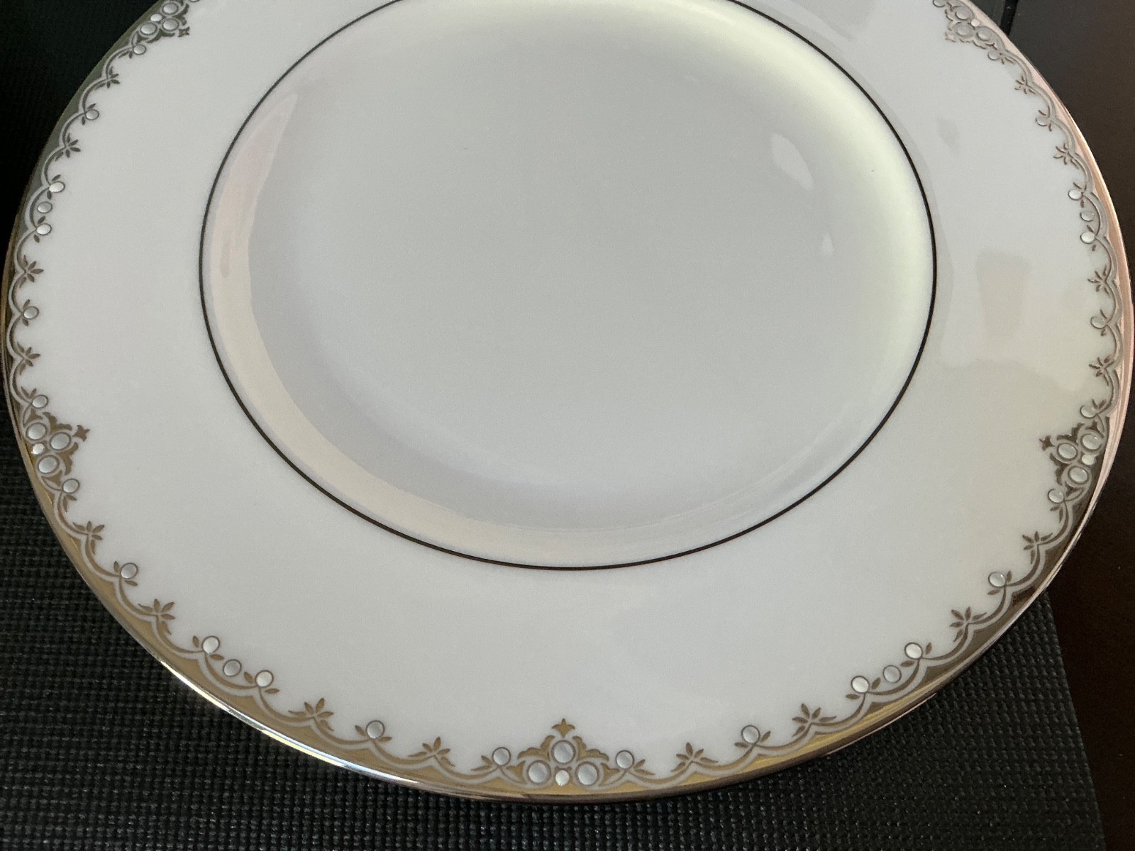 Lenox Federal Platinum Fine Bone China Plates 9.25” Lunch White NEW Set of 2