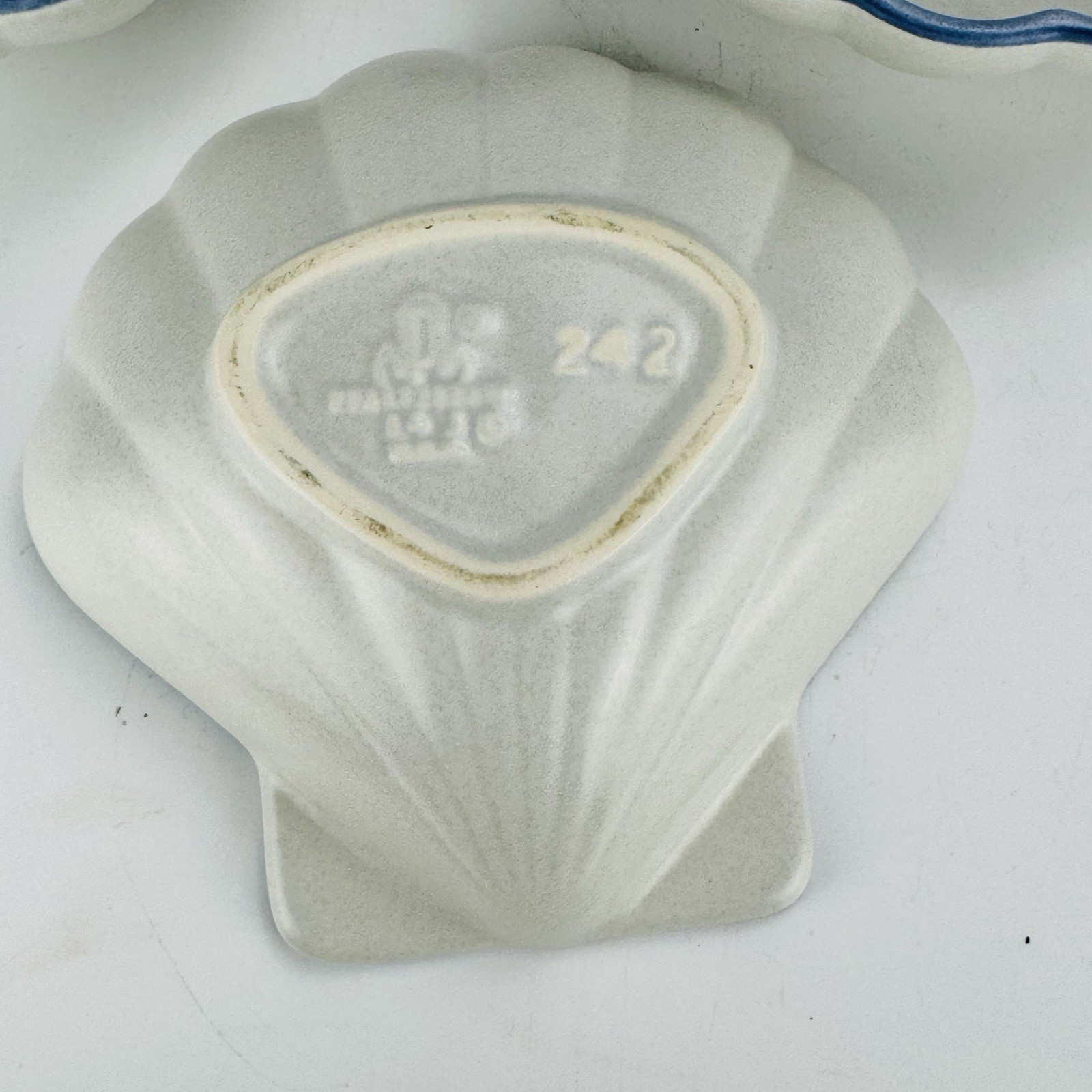 Vintage Pfaltzgraff Yorktowne Shell Dishes #242 Blue White Stoneware Set of 4