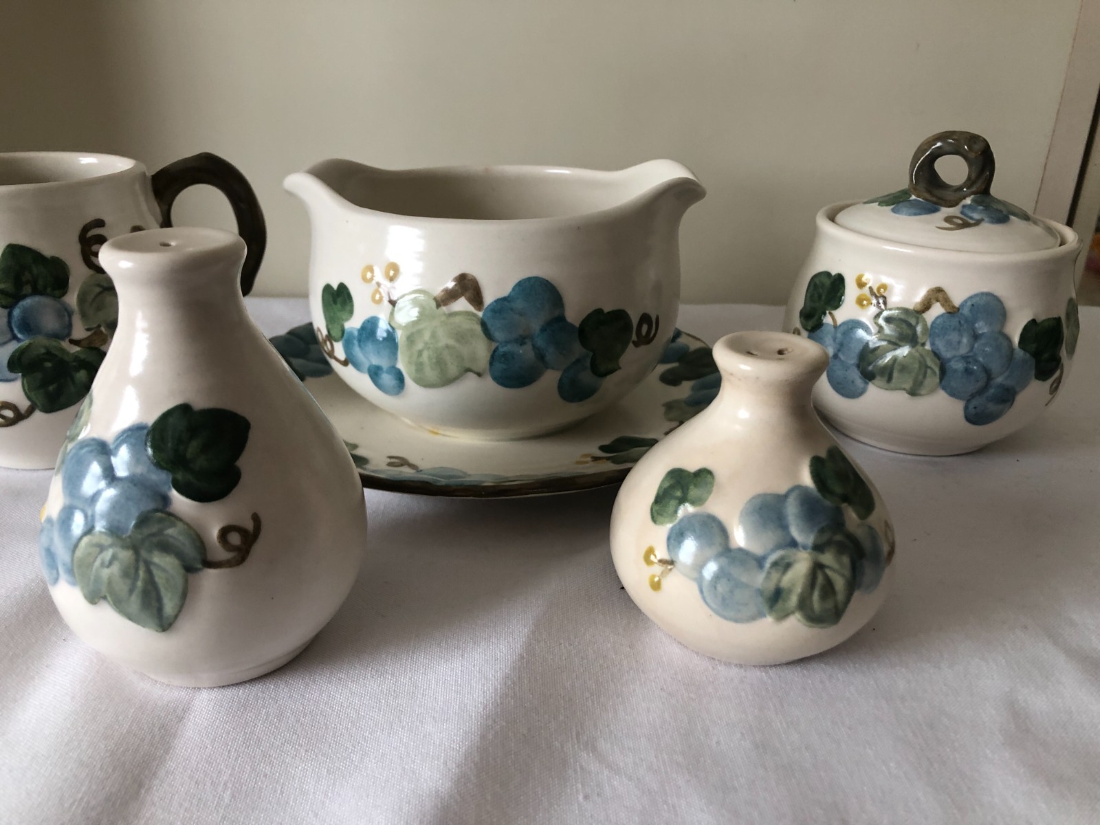 Vintage Metlox Poppytrail “Sculptured Grape” Dinnerware Lot 6 Pcs