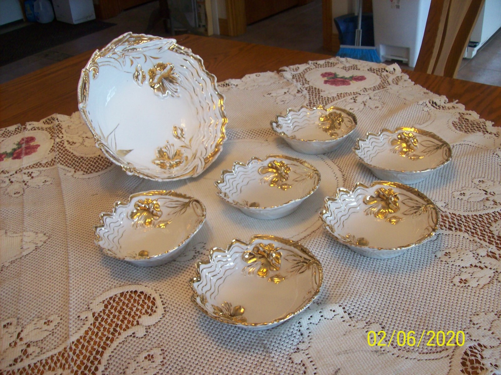 Gold & White Porcelain Raised Floral Pattern 7 Piece Vintage Berry Bowl Set