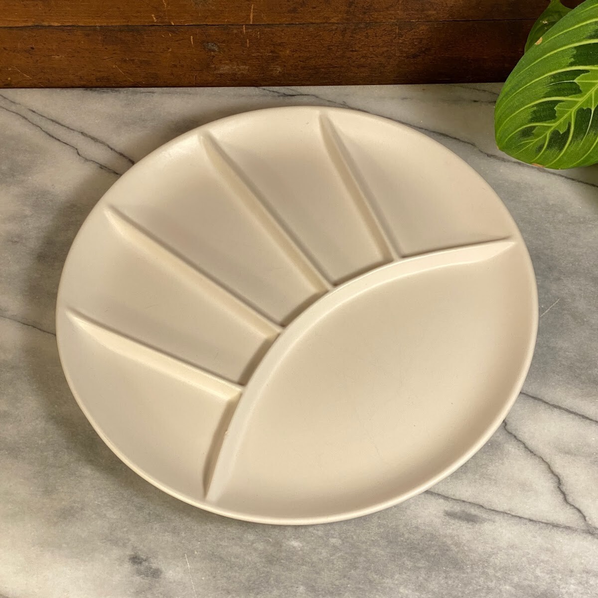 Vintage Japanese White Ivory Stoneware 9″ Divided Round Plates ~ Set of 6