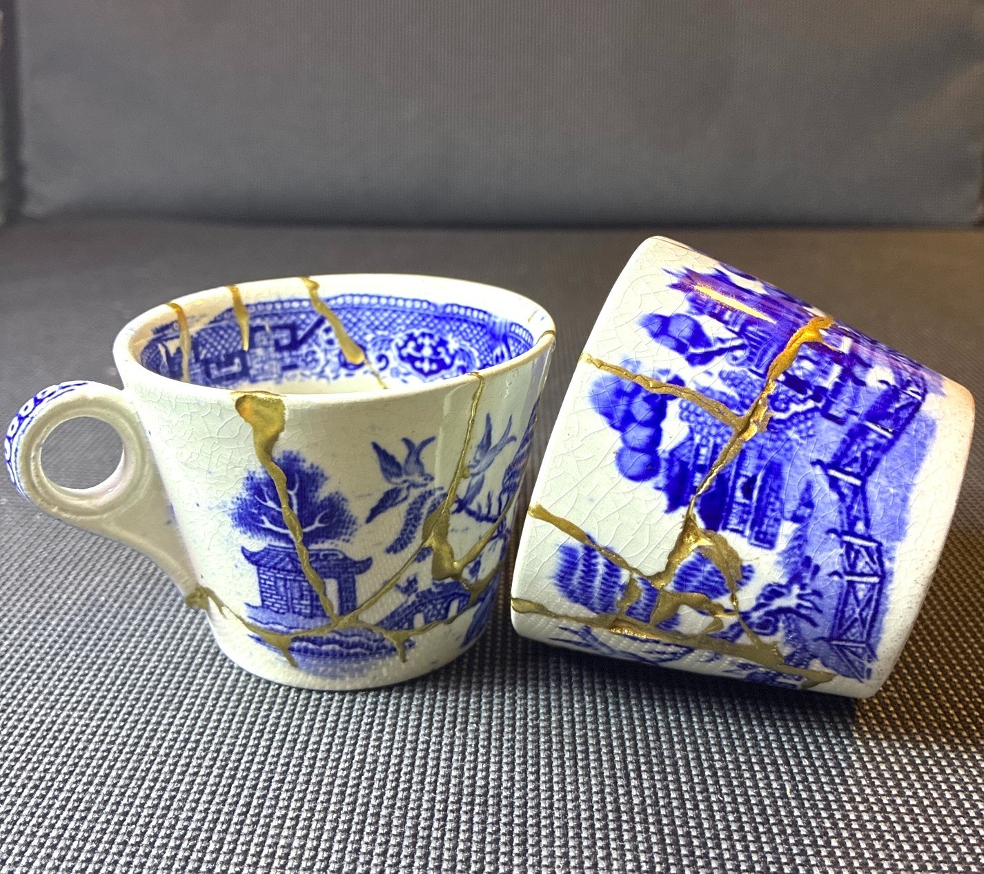 KINTSUGI WABI JAPANESE BLUE WILLOW ANTIQUE PORCELAIN 1910 SET OF 2 CUP HAND MADE