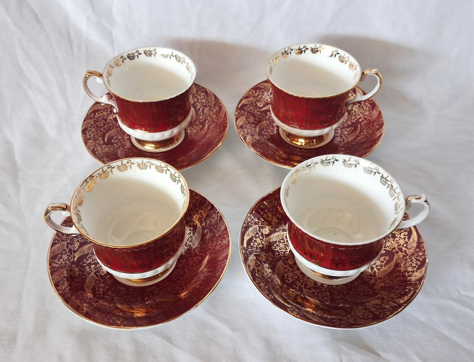 Elizabethan SOVEREIGN RED Footed Tea Cups & Saucers (Set of 4) Gold Gilt