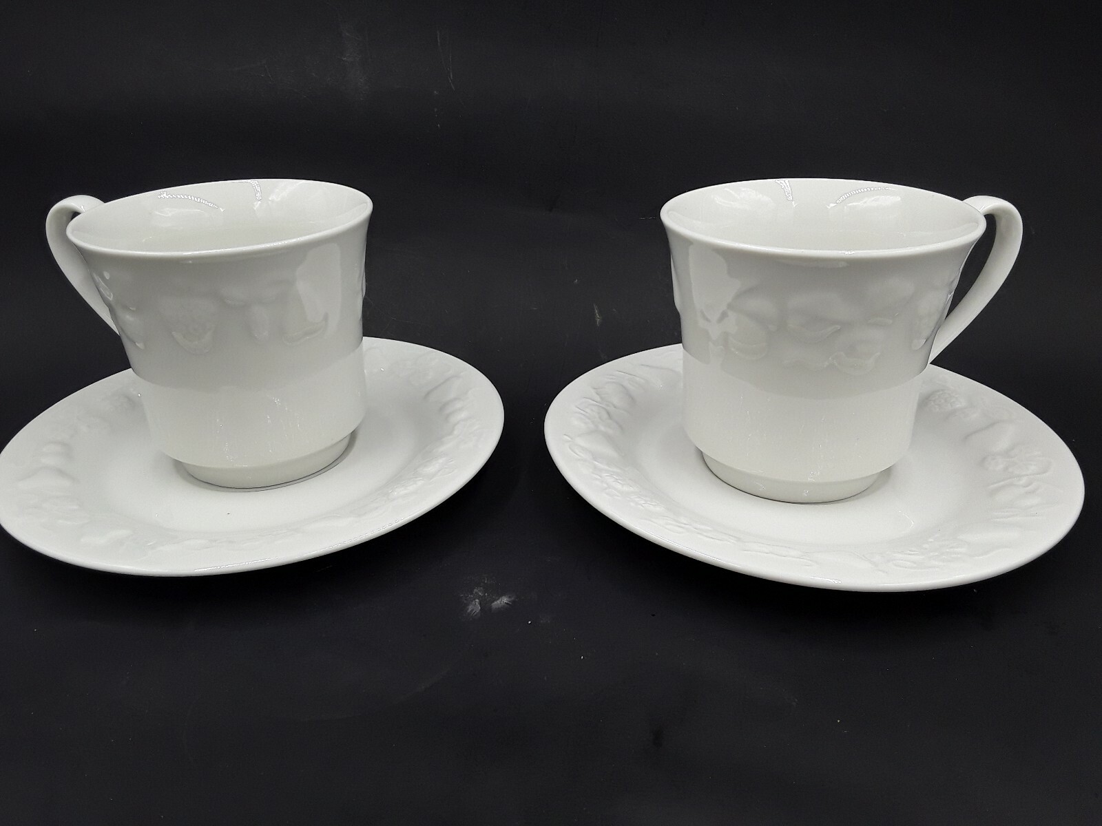 2 Sheffield Garden Fresh White Fruit leaves Border Embossed Cup and Saucers