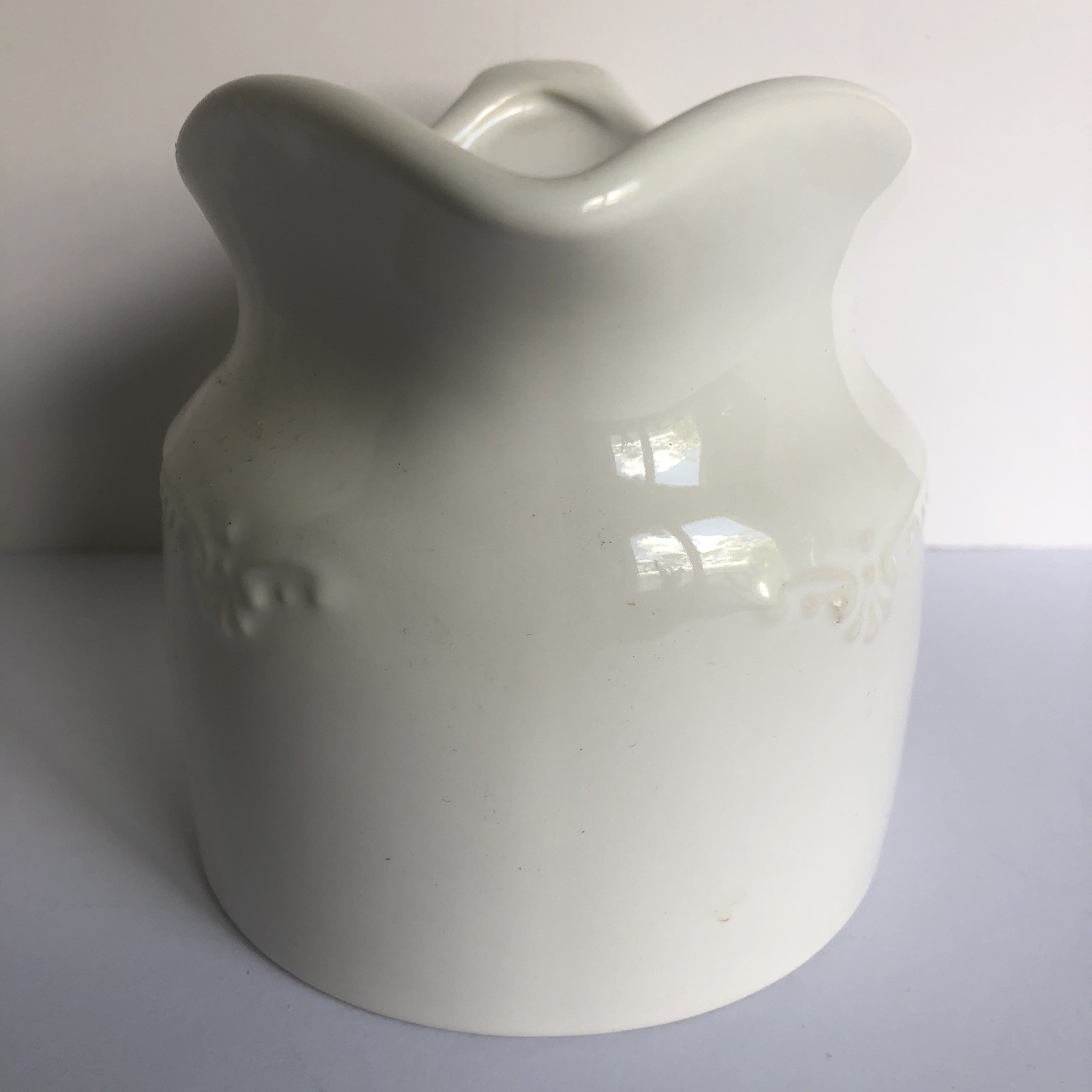 Pfaltzgraff Pearl Brocade Gravy Boat 4.5″ White Embossed Stoneware 1994-1997
