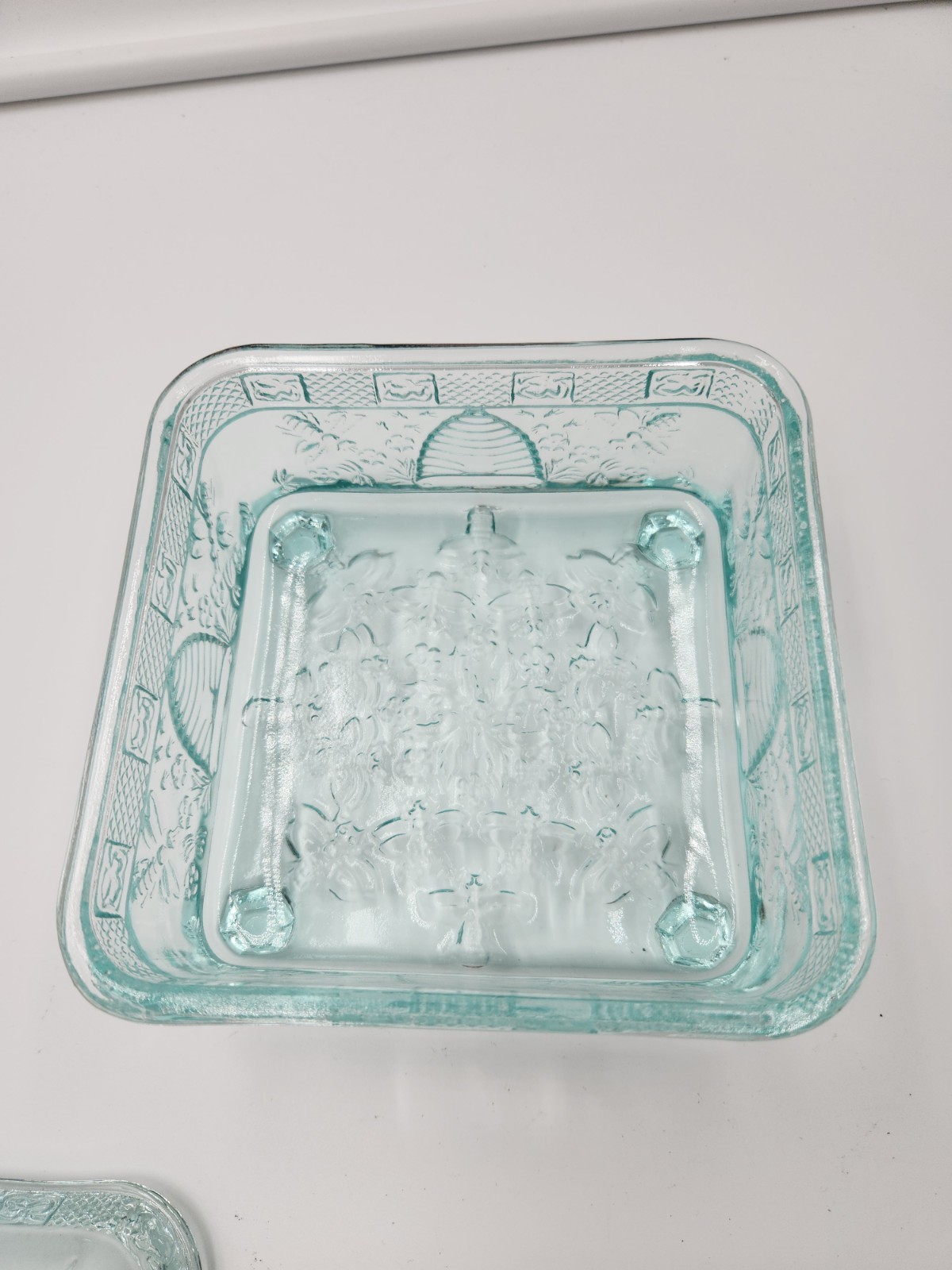 Indiana Tiara Glass Covered Honey Bee Jar Candy Dish Trinket Box Aquamarine