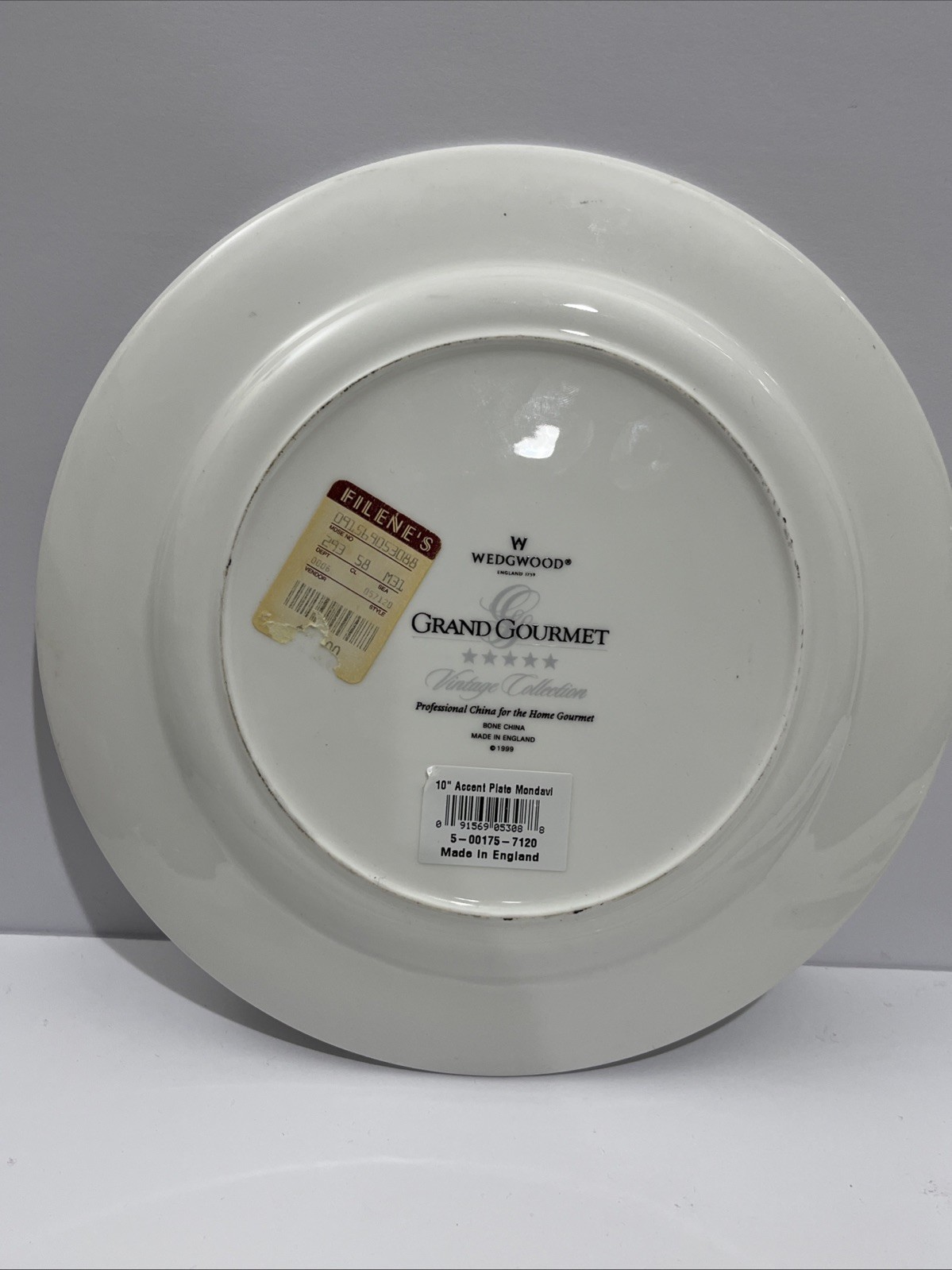 Wedgwood Grand Gourmet Collection Bone China 1999 Wine 3 Dinner Plates England