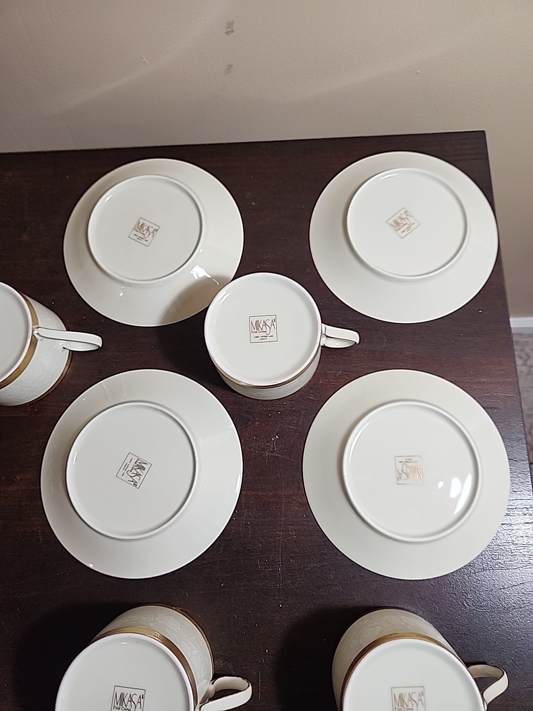 Mikasa Antique Lace Set of 4 Cups 4 Saucers Gold Encrusted White Flowers Ivory