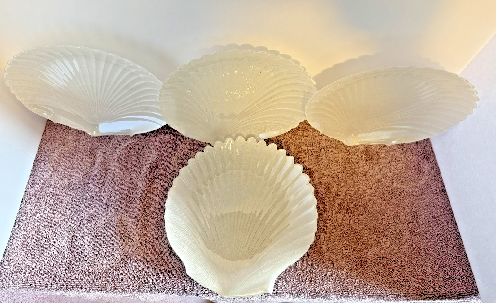Vintage 1960 Seashell Design Imperial Glass Company 8″ Diameter x 3 Inches Tall