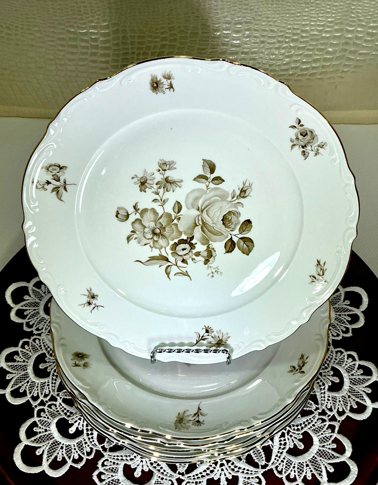 Mitterteich Charming Barbara 10 1/2” Set of 6 Dinner Plates 1949-1959 Germany