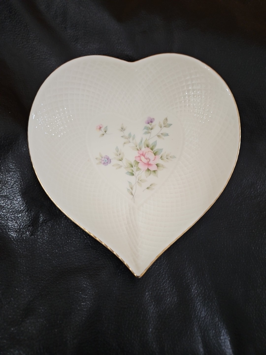 Mikasa Bone China Heart Shaped Bowl Trinket/Candy Dish Remembrance Floral